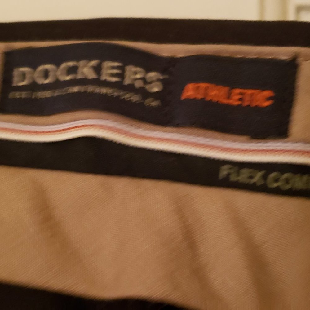 Dockers Men's Black Athletic Fit Flex Comfort Chinos, Size  W34 L32 - Picture 4 of 6